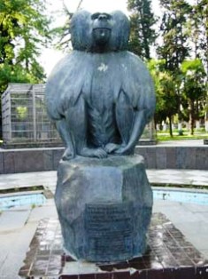 Памятник приматам