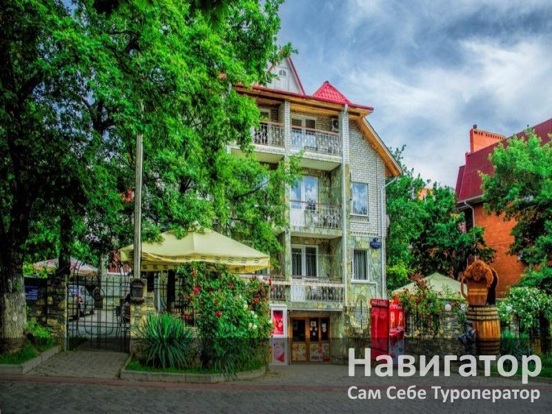 ЛАЗУРНЫЙ - отель в Геленджик центр
