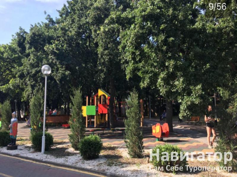 НА ЛАЗУРНОЙ - гостевой дом в Геленджик центр