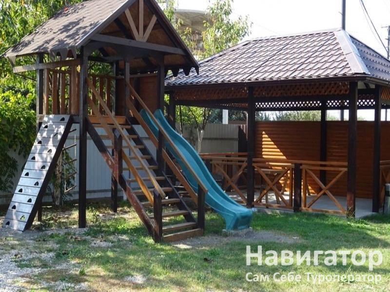 ДАНЕЛЯН - гостевой дом в Пицунда