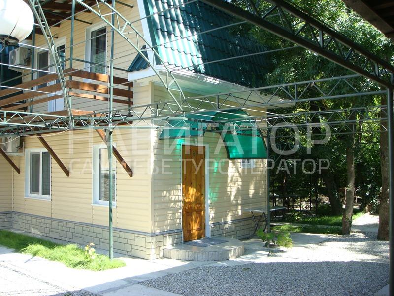 У РУЧЬЯ - гостевой дом в Кабардинка