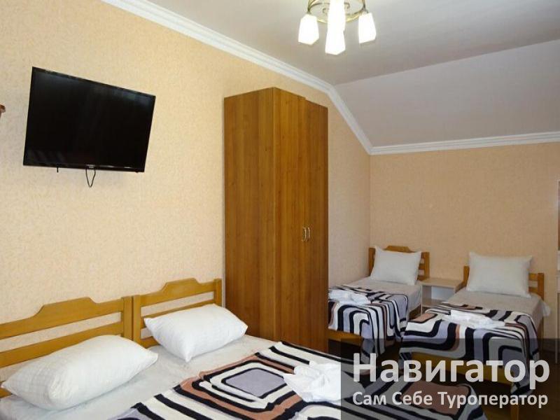 НА ЛЕНИНА 100 гостевой дом в Адлер