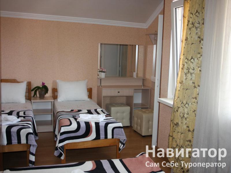 НА ЛЕНИНА 100 гостевой дом в Адлер