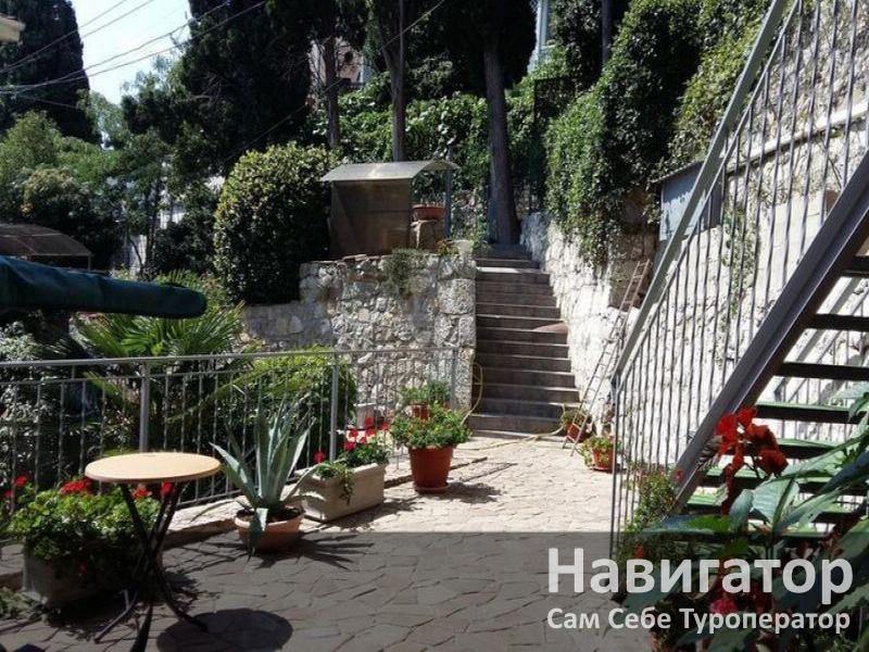 У ГРАФСКОГО ПАРКА - гостиничный комплекс в Алупка