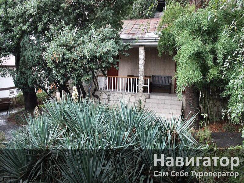 ЛЕТНИЙ ДВОРИК - пансионат в Алупка