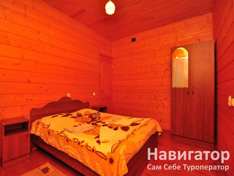 ТРИ СОСНЫ - гостиница в Гудаута