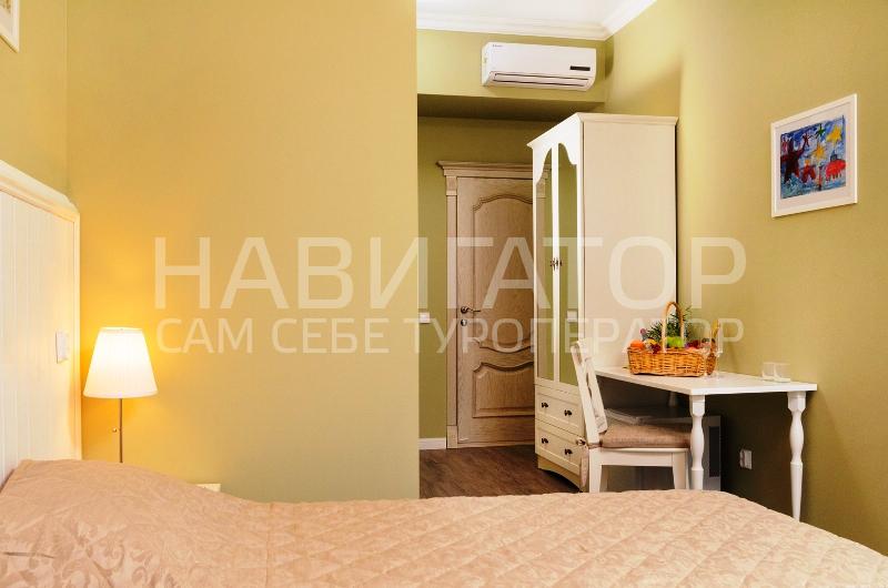 CHALET DE PROVENCE BUSINESS HOTEL (Шале де Прованс Бизнес Отель) - отель в Санкт-Петербург