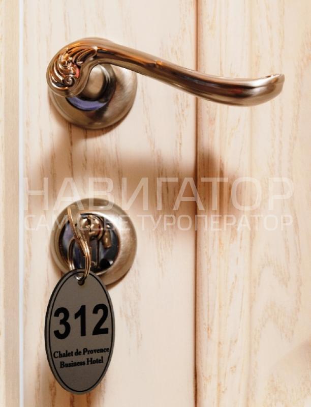 CHALET DE PROVENCE BUSINESS HOTEL (Шале де Прованс Бизнес Отель) - отель в Санкт-Петербург