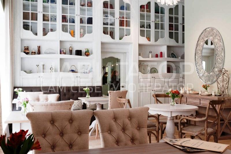 CHALET DE PROVENCE BUSINESS HOTEL (Шале де Прованс Бизнес Отель) - отель в Санкт-Петербург