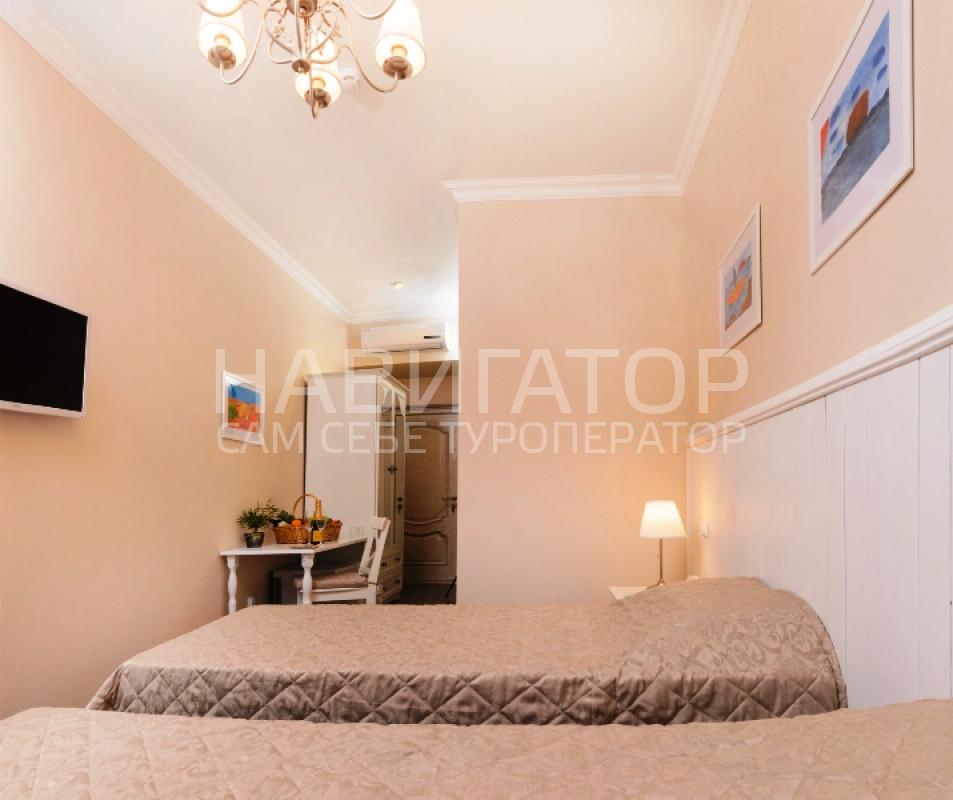 CHALET DE PROVENCE BUSINESS HOTEL (Шале де Прованс Бизнес Отель) - отель в Санкт-Петербург