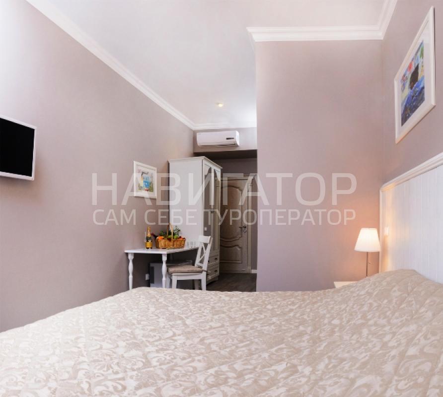 CHALET DE PROVENCE BUSINESS HOTEL (Шале де Прованс Бизнес Отель) - отель в Санкт-Петербург