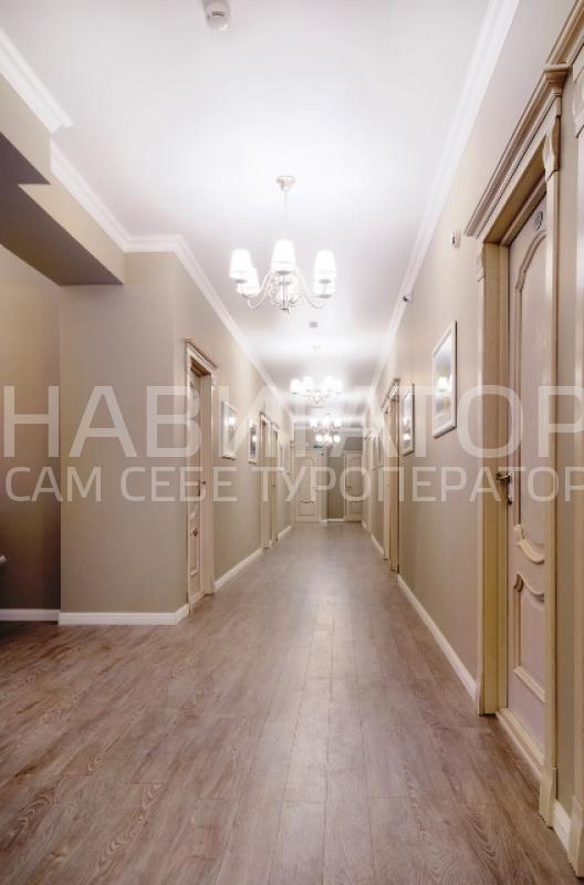 CHALET DE PROVENCE BUSINESS HOTEL (Шале де Прованс Бизнес Отель) - отель в Санкт-Петербург