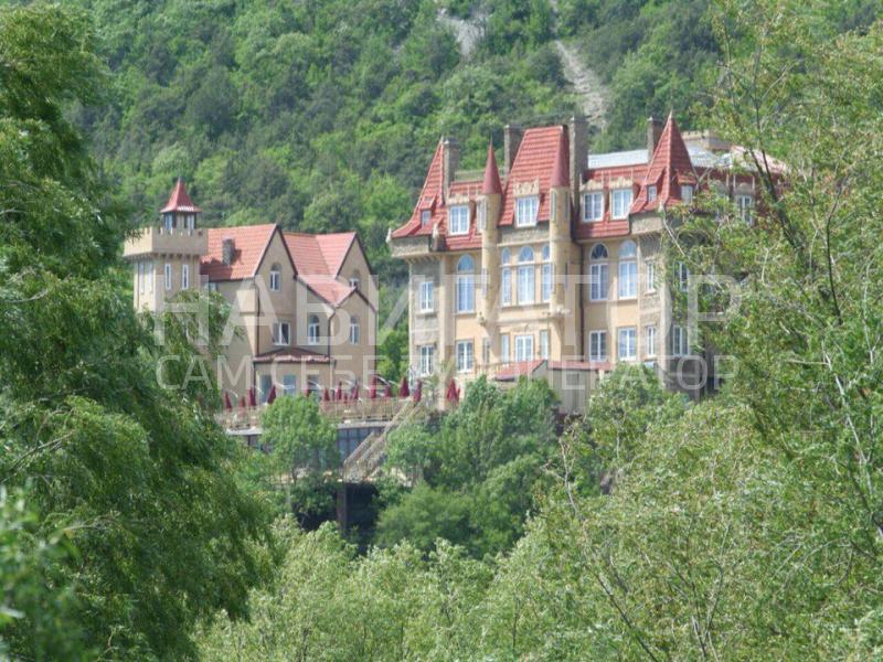 КРЫЛЬЯ - банкетно-гостиничный комплекс в Абрау-Дюрсо