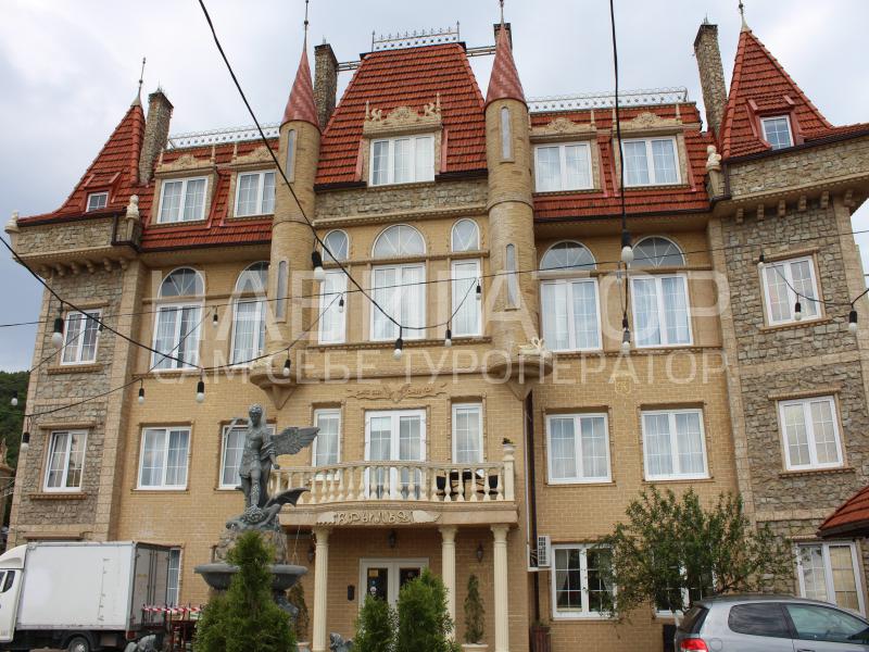 КРЫЛЬЯ - банкетно-гостиничный комплекс в Абрау-Дюрсо